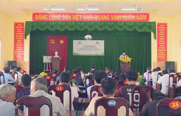 Mỹ Xuyên: Phát động mô hình "Nuôi heo đất tích lũy tham gia Bảo hiểm xã hội tự nguyện, Bảo hiểm y tế hộ gia đình”